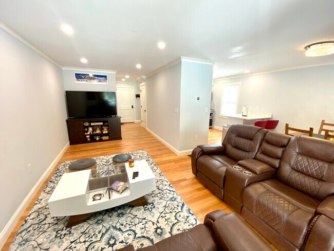 Building Photo - 14 Orchard View Cir