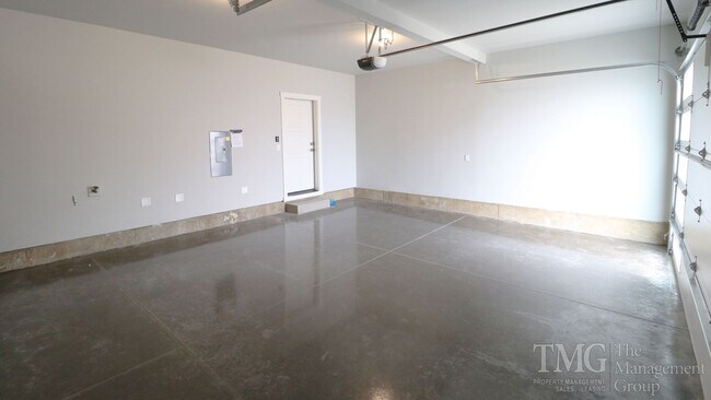Foto del edificio - Beautiful 3BD Home in Orchards with Modern, Thoughtful Finishes & a Fenced Yard!