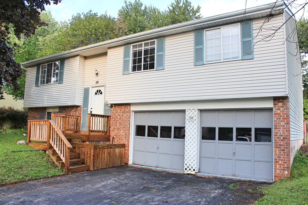 20 Rawhide Dr, West Henrietta, NY 14586 House Rental in West