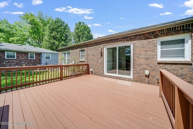 Foto del edificio - 6312 Six Mile Ln