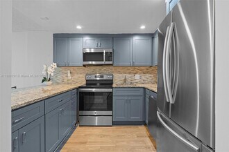 Building Photo - 16851 NE 23rd Ave