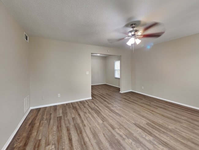 Building Photo - 6235 Creekford Ln