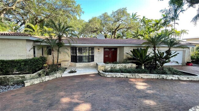 Building Photo - 1530 Salvatierra Dr