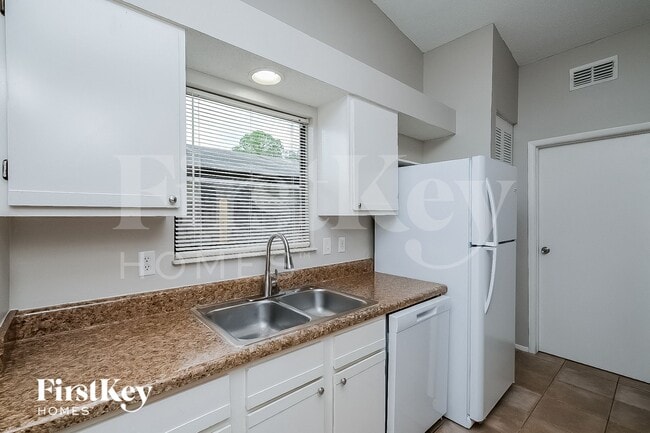 Building Photo - 12213 Hidden Brook Dr