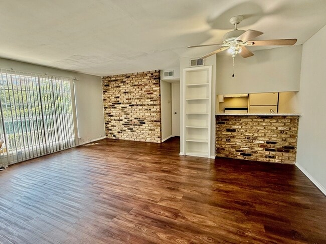 Building Photo - 525 Heights Blvd