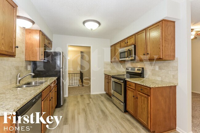 Foto del edificio - 5905 NW Whispering Oaks Ln