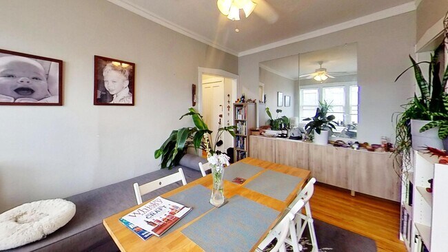 Foto del edificio - 1337 W Addison St