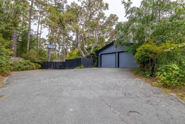 Building Photo - 4081 Sunridge Rd