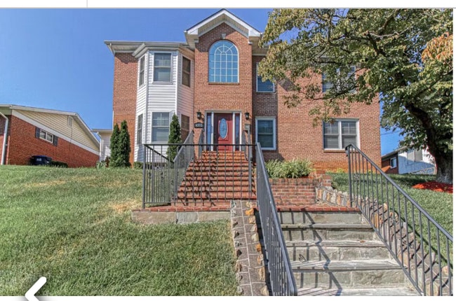 Building Photo - 6532 Eastern Ave NE