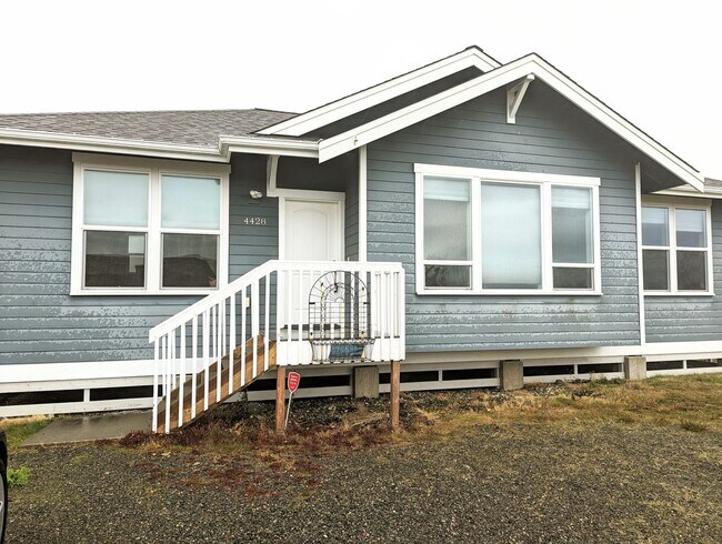 Building Photo - 3 Bed, 2 Bath Home - Walking Distance to t...