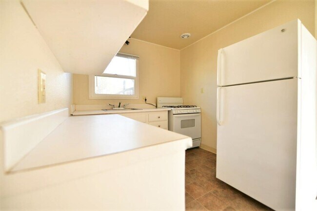 Foto del edificio - 2233-2235 Woolsey St