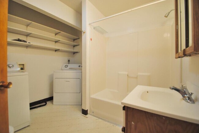 Foto del edificio - 220 N 500 W #1