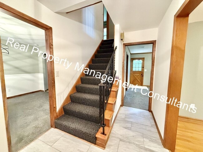 Building Photo - 4 bed | 2.5 bath Home In Shawnee Mission S...