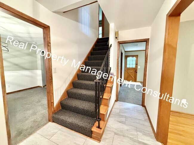 Foto del edificio - 4 bed | 2.5 bath Home In Shawnee Mission S...