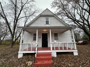 Building Photo - 1206 Martin St