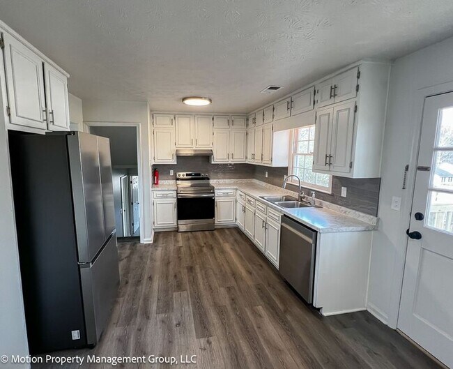 Foto del edificio - 1330 Hillcrest Dr