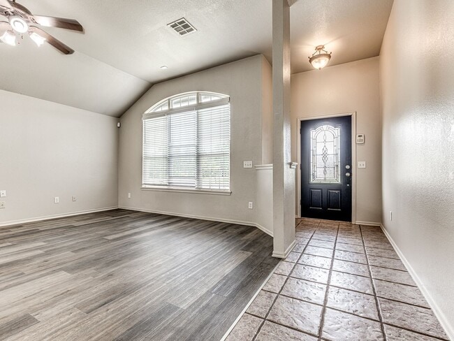 Building Photo - Charming home in North Edmond + Deer Creek...
