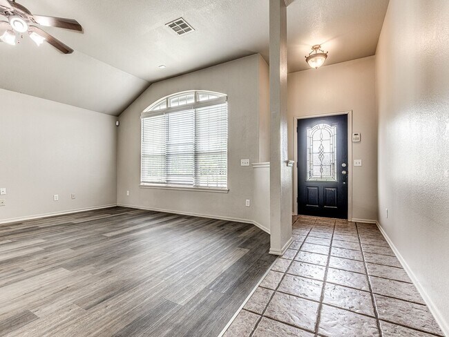Foto del edificio - Charming home in North Edmond + Deer Creek Schools