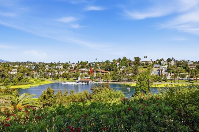 Building Photo - Stunning Echo Park 2 Bed / 1 Bath with Breathtaking Lake Views