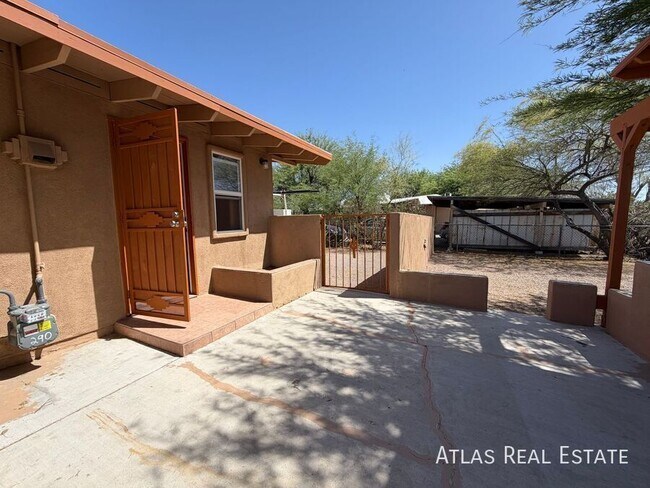 Foto del edificio - 1932 S Campbell Ave