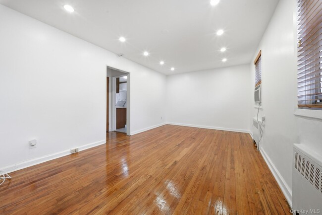 Building Photo - 131-45 234th St