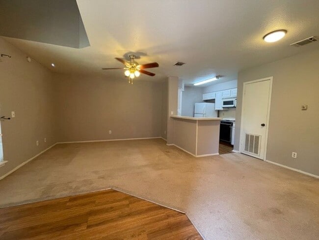 Building Photo - Spacious and bright 2 story condo!