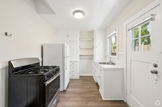 1 dormitorio, 1 baño - 900 pies cuadrados - Cocina - 529-541 S. El Molino Ave.