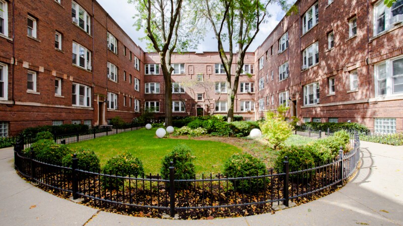 Foto principal - 4728 N Racine Ave