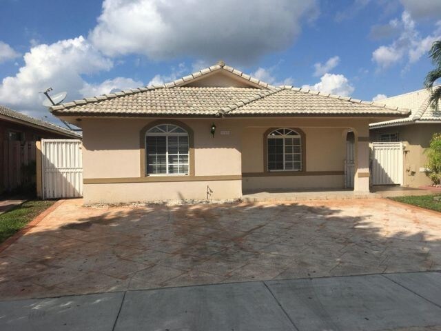 Foto principal - 9769 NW 127th St