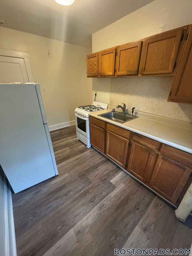 Building Photo - 155 Summer St