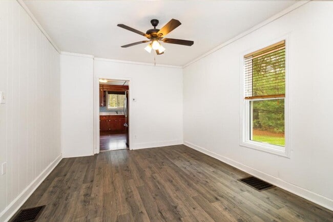 Building Photo - 215 Pine Grove Rd