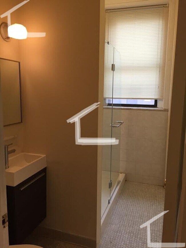 Building Photo - Perfect for I-20 students looking to save ...