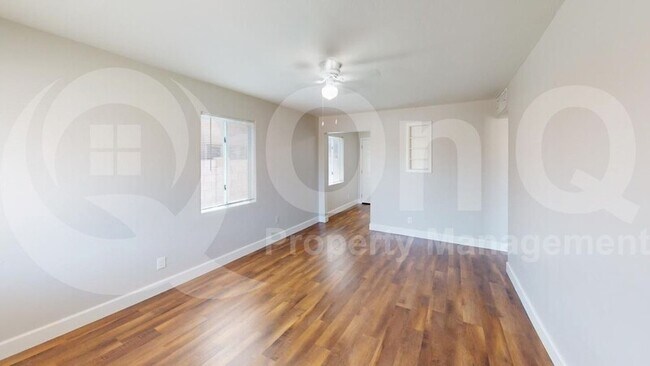 Foto del edificio - 2236 N 28th Pl