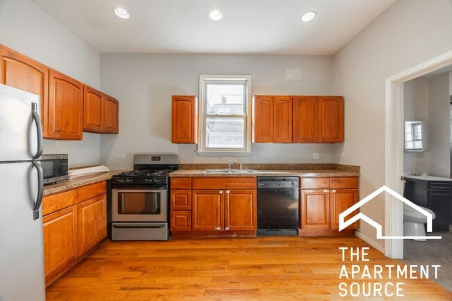 Foto del edificio - 2416 N Maplewood Ave