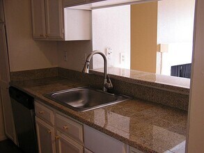 Building Photo - 712 Bering Dr