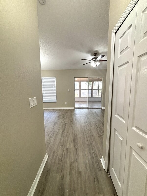 Foto del edificio - 12037 Goldenstar Ln