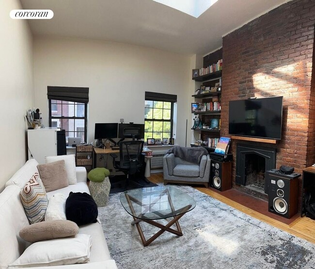 Building Photo - 213 W 21st St