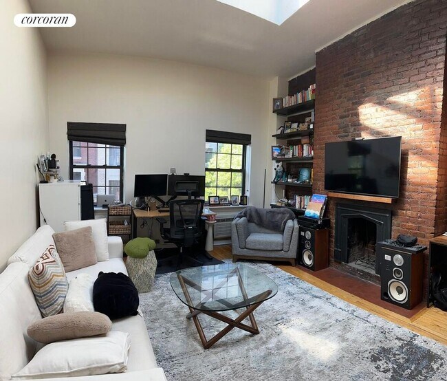 Foto del edificio - 213 W 21st St
