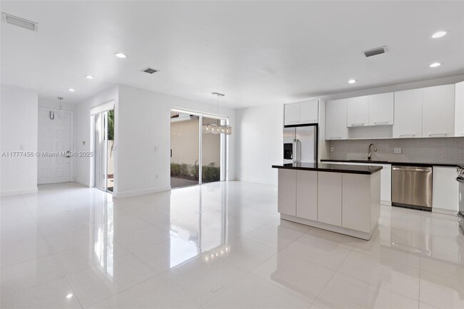 Building Photo - 924 Doveplum Ct