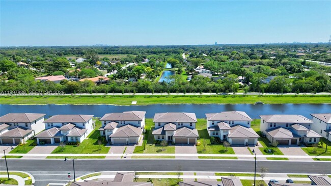 Foto del edificio - 4390 SW 122nd Terrace