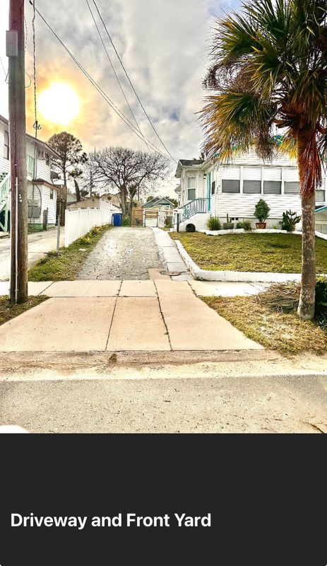 Foto del edificio - 136 S Oleander Ave