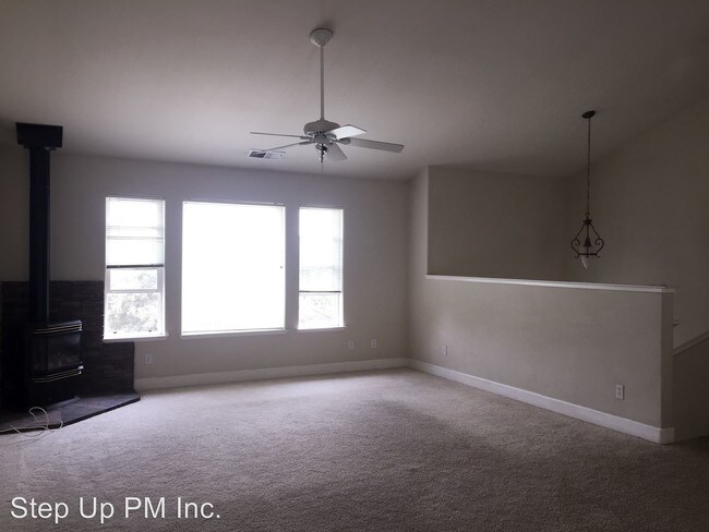 Building Photo - 4 br, 3 bath House - 17233 Valley Oak Dr