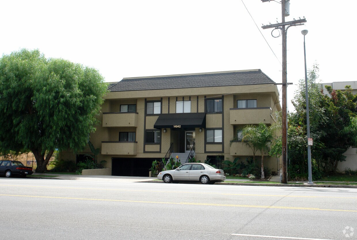 Foto del edificio - 14942 Burbank Blvd