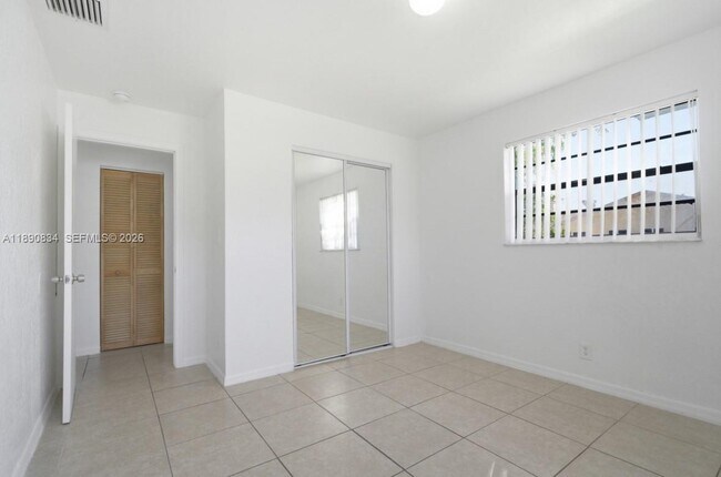 Foto del edificio - 4120 SW 19th St