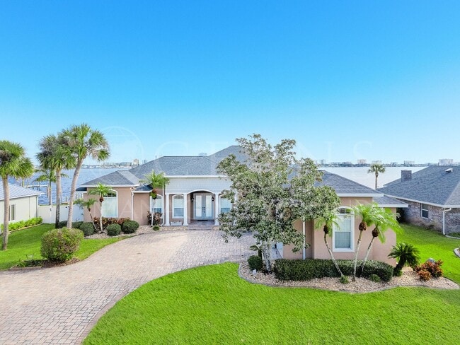 Building Photo - Stunning RIVERFRONT Pool Home with New Pri...