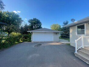 Building Photo - 2031 Shale Ln