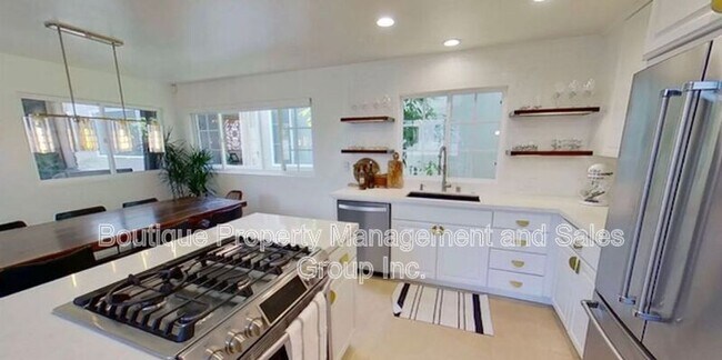 Foto del edificio - 445 1/2 Begonia Avenue