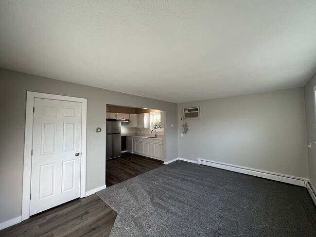 Foto del edificio - Recently Renovated 1-bed, 1-bath Apartment with Garage