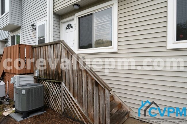 Building Photo - 1623 Fendall Ct