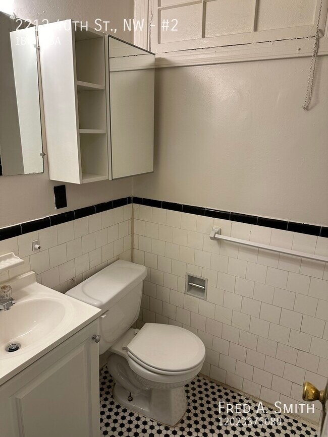 Foto del edificio - 2212 40th St NW